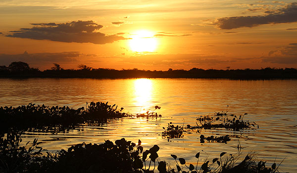 Pôr do sol no rio Paraguai