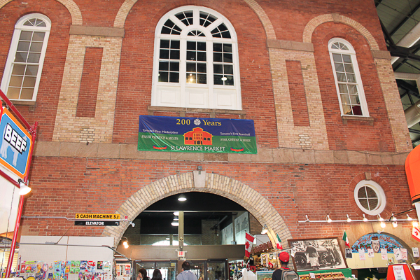 Interior do St Lawrence Market