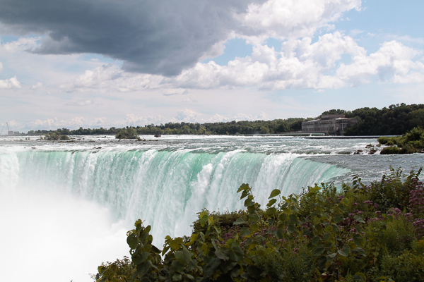 Vista de Niagara Falls a partir do restaurante Elements