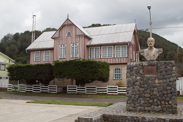 Estátua no centro de Tenaun