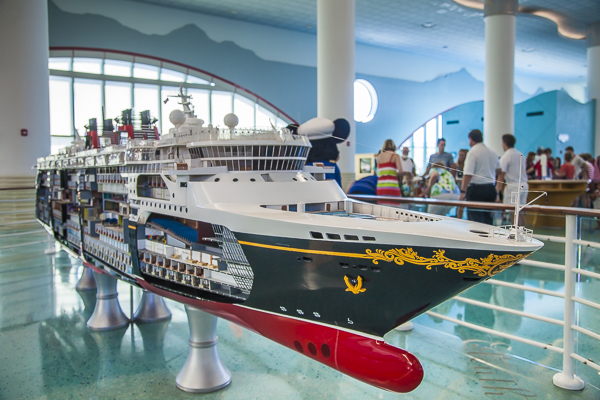 Frente da maquete do Disney Dream