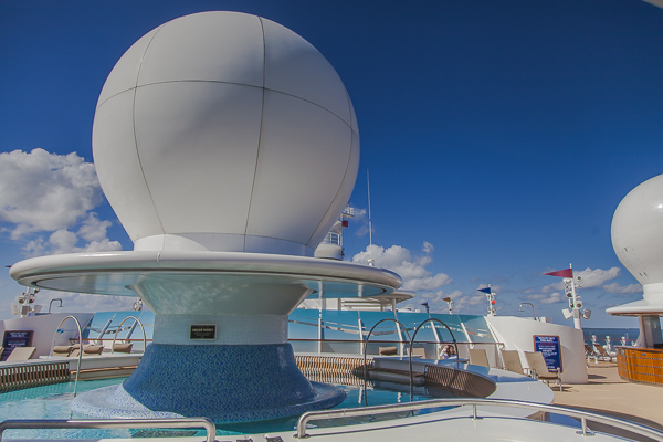 Piscina de adultos no Disney Dream