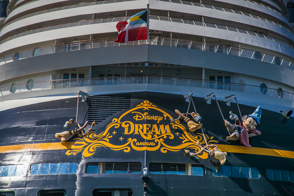 Detalhe da frente do Disney Dream