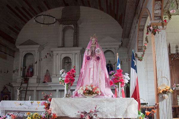 Uma das imagens na igreja de Quinchao