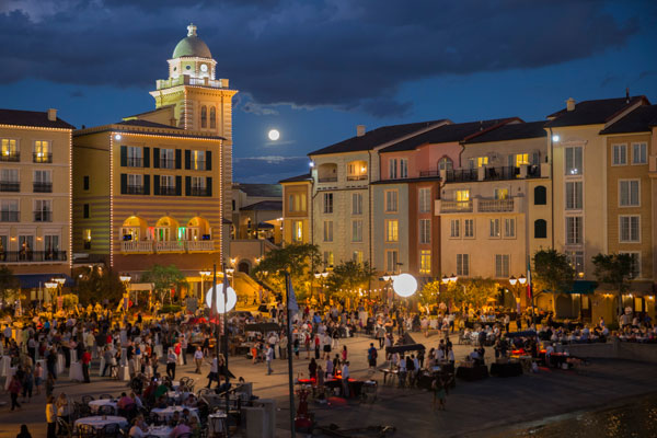 Portofino Bay: Vista noturna do Loews Portofino