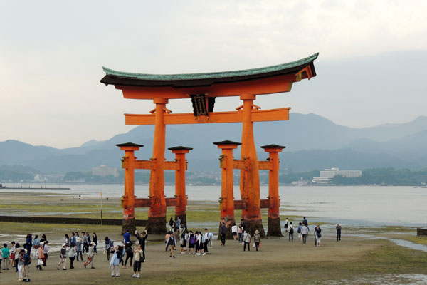 Miyajima-Torii-Mare-baixa-hiroshima-relato