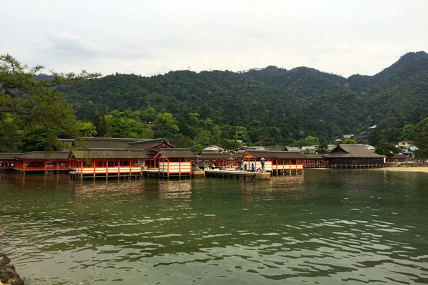 Templo-Itsukushima-mare-alta-hiroshima-relato