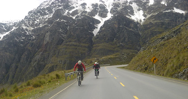 bike tour estrada de la muerte