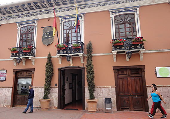 roteiro pelo equador cuenca hotel santa luzia