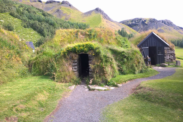 casas-cobertas-de-turfa-museu-de-Skogar-relato-mirna-islandia