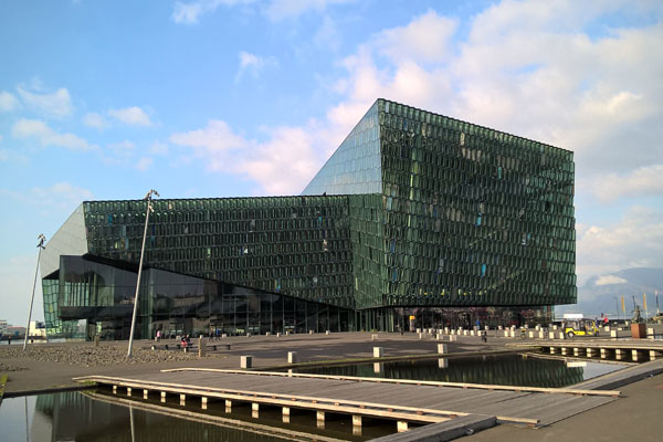 fachada-exterior-Harpa-Reykjavik-relato-mirna-islandia