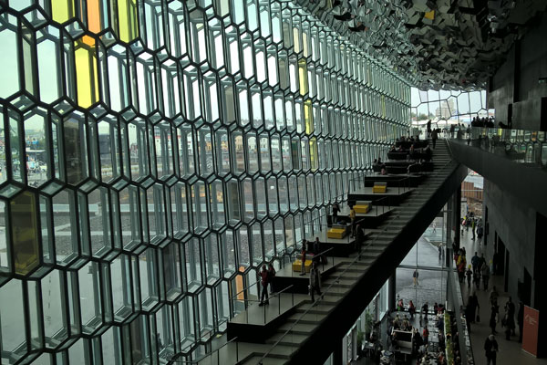 saguao-interior-Harpa-Reykjavik-relato-mirna-islandia