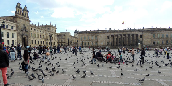 plaza-bolivar-bogota-colombia-relato-miriam