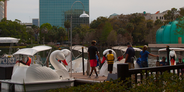 Lake Eola Park: pedalinhos