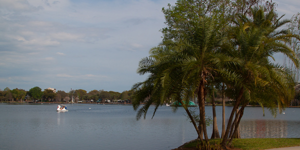 lake-eola-park-lago-pedalinho