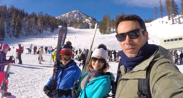 esquiando em família em Mammonth Mountain