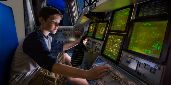 nasa-kennedy-space-center-Space-shuttle-Atlantis-Flight-Deck-simulator