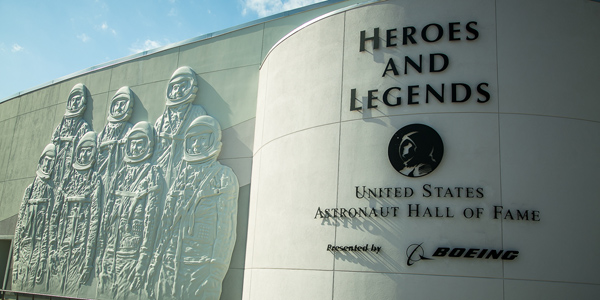 nasa-kennedy-space-center-heroes-and-legends-fachada