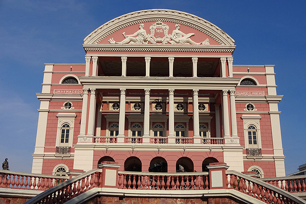 Manaus-relato-Teatro-Amazonas-fachada