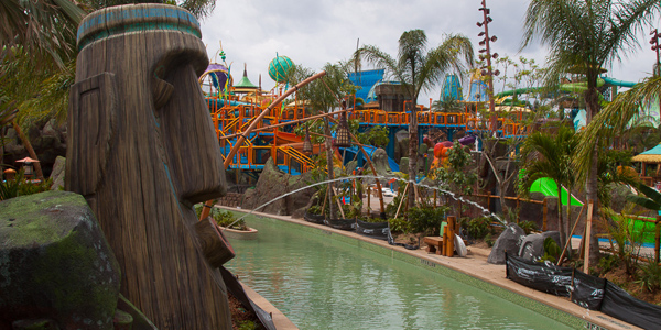 Volcano_Bay_orlando_estatua-tiki