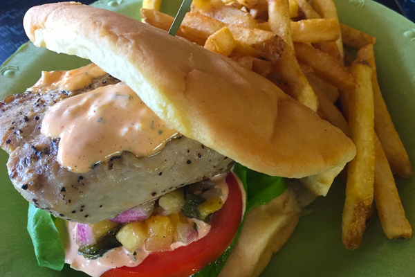 Volcano_Bay_orlando_lanche-mahi-mahi