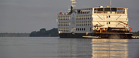 cruzeiro de barco na amazonia