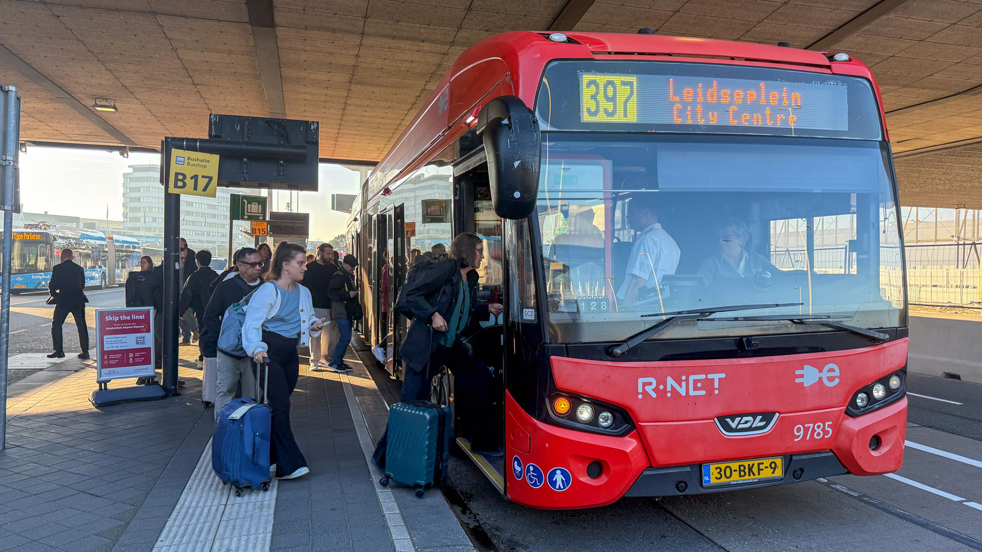 Como chegar a Amsterdã: transporte do aeroporto ao hotel 6 Ônibus 397 Expresso Aeroporto Schiphol Amsterdã
