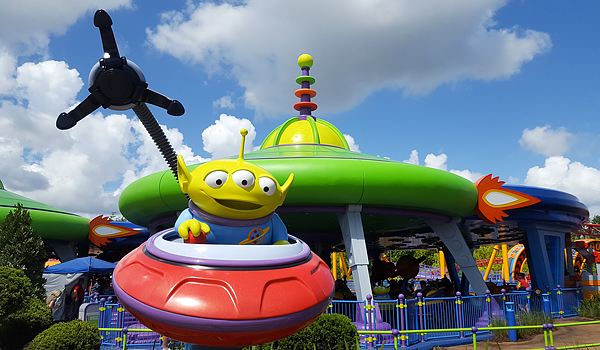 alien swirling saucers toy story land