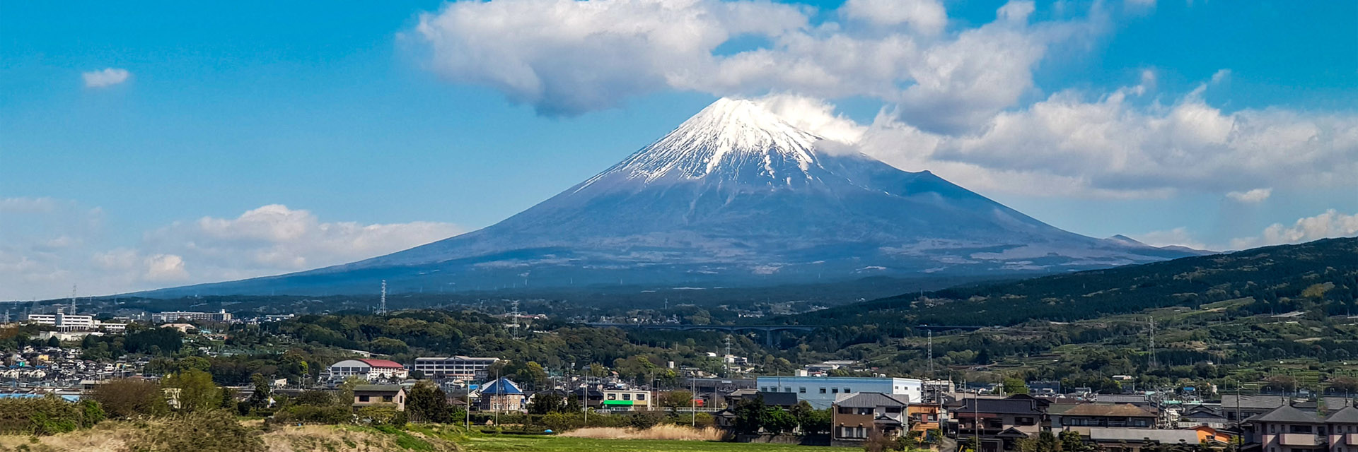 Japão: Monte Fuji visto do trem bala