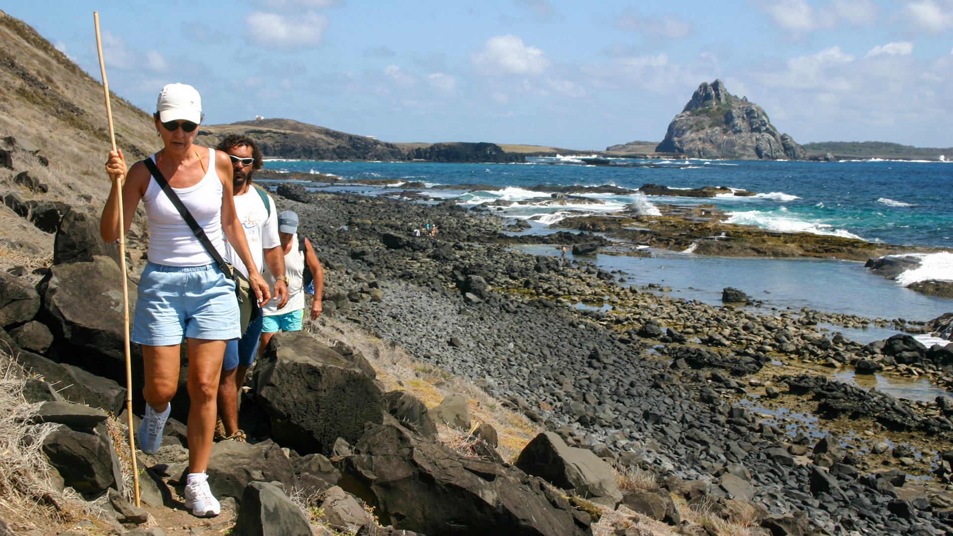 O que fazer em Fernando de Noronha: trilha da Atalaia