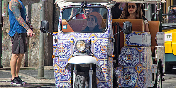 Lisboa como se deslocar: tuktuk