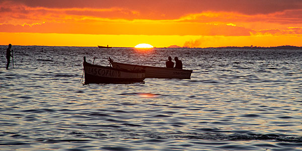 Salvador o que fazer: pôr do sol no Porto da Barra