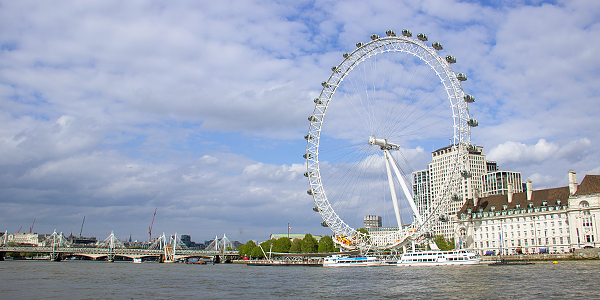 O skyline de Londres transformado em jogo de xadrez