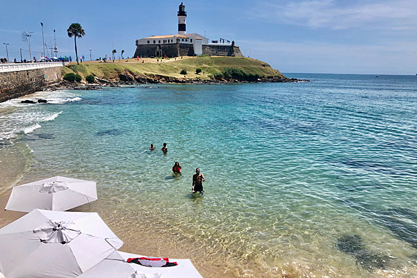 Salvador: prainha sazonal do Farol da Barra