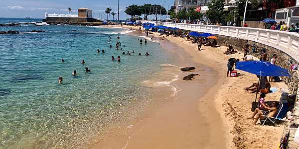 Porto da Barra: prainha da esquerda