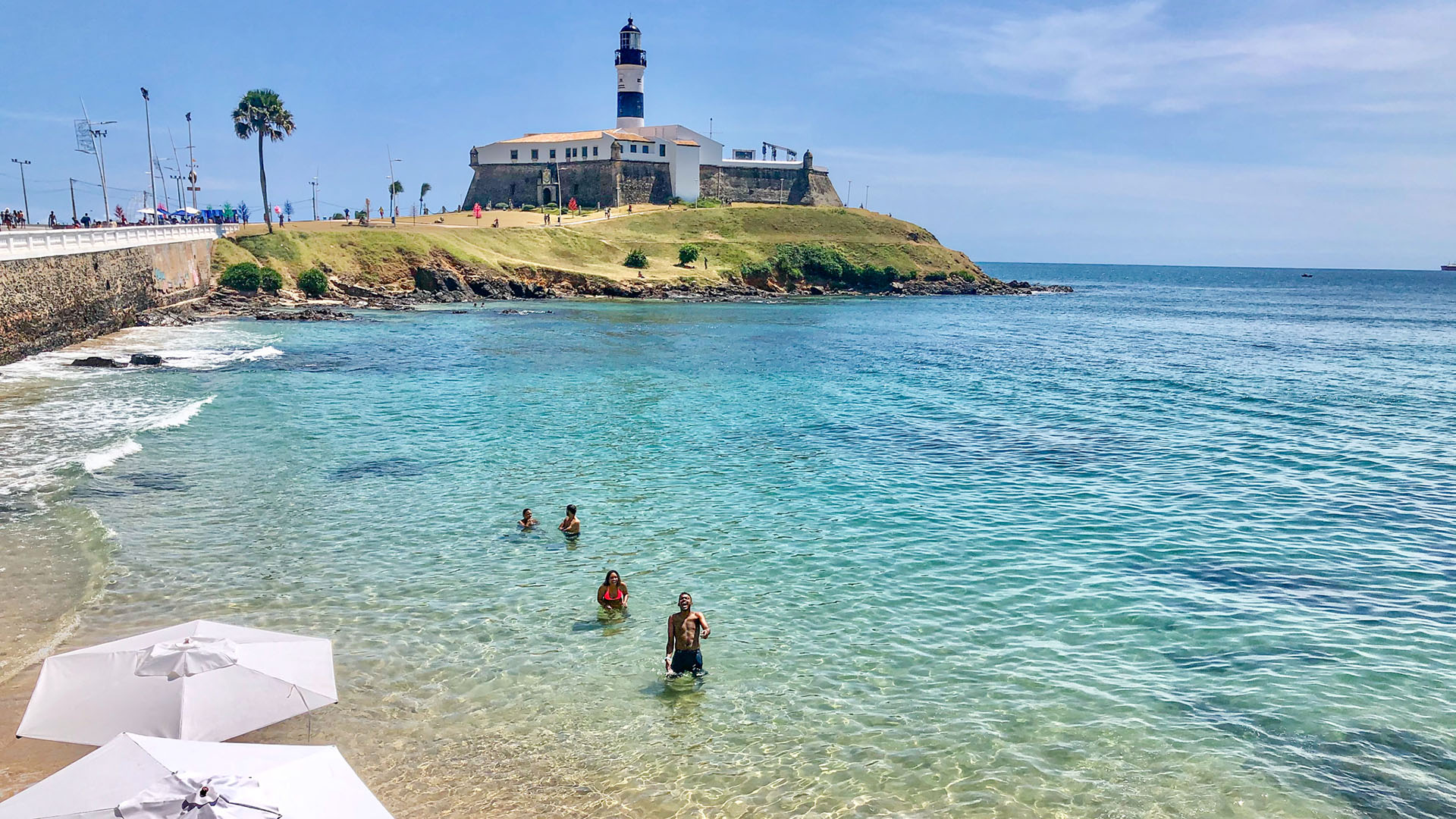 Salvador: prainha entre o Farol da Barra e Porto da Barra