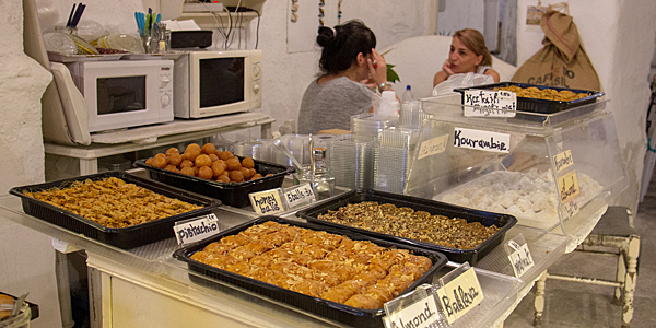 Comida grega: loukoumades e baklava