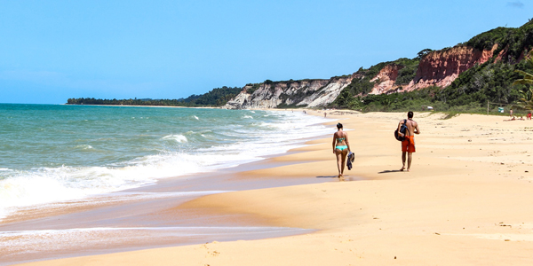 O que fazer no Arraial d'Ajuda: caminhada a Trancoso