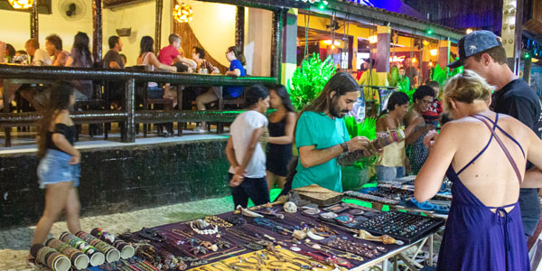 Broadway à noite Canoa Quebrada