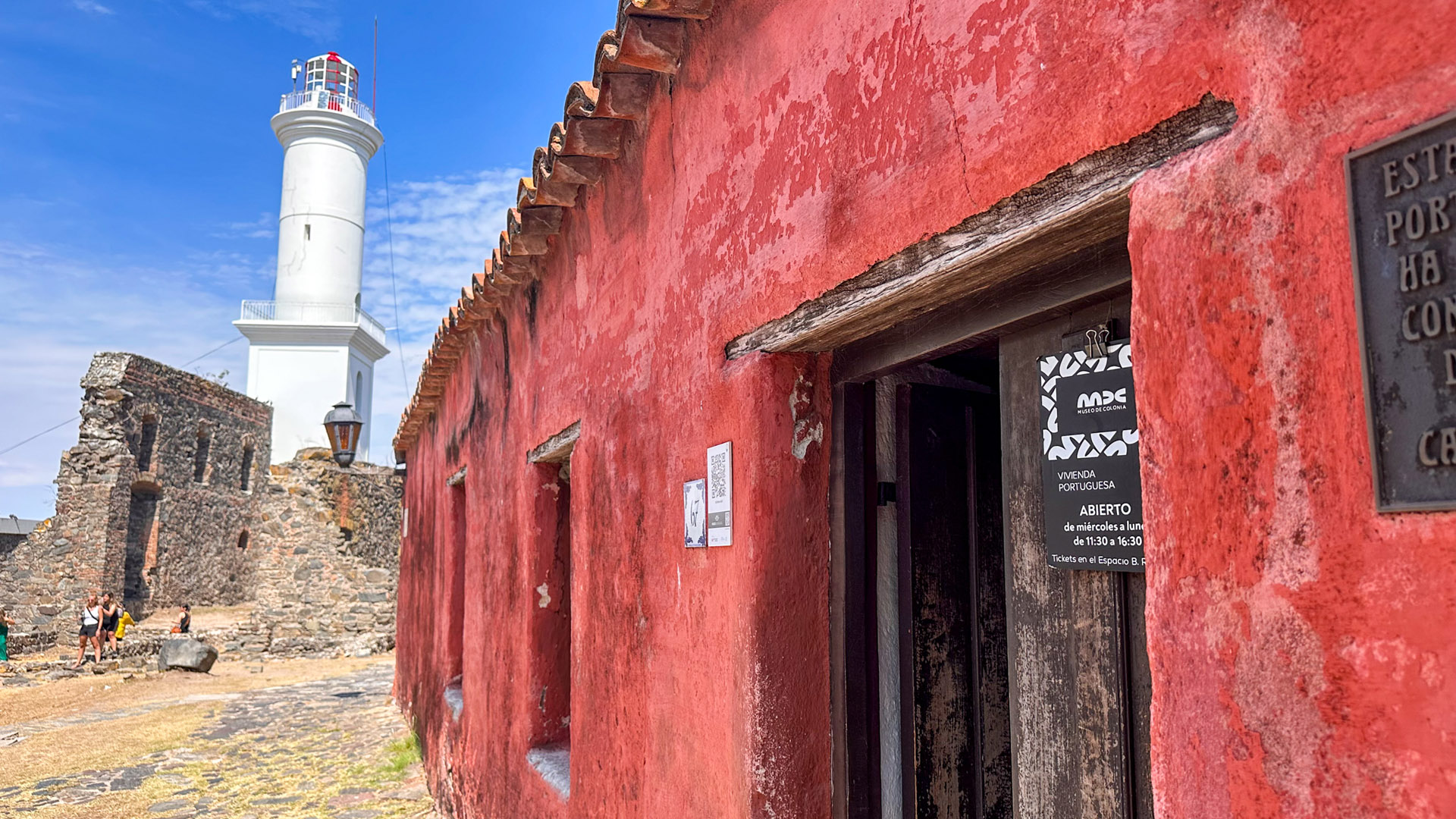 Colonia del Sacramento saindo de Buenos Aires:: Farol e Casa Portuguesa