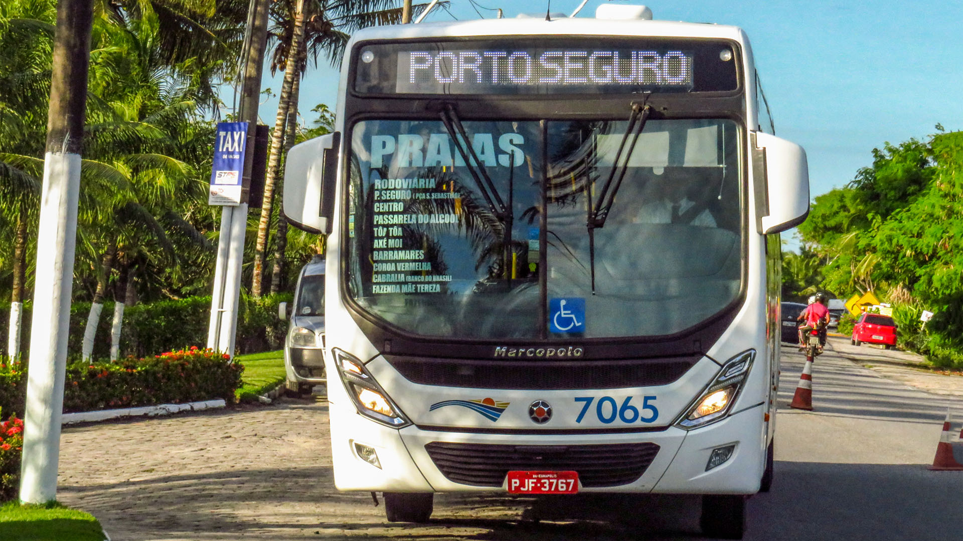 Precisa carro em Porto Seguro? Ônibus da orla