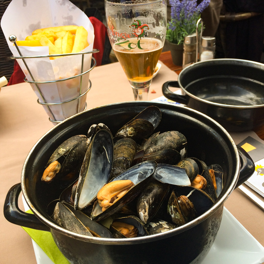 Bruxelas entre Paris e Amsterdã: moules-frites