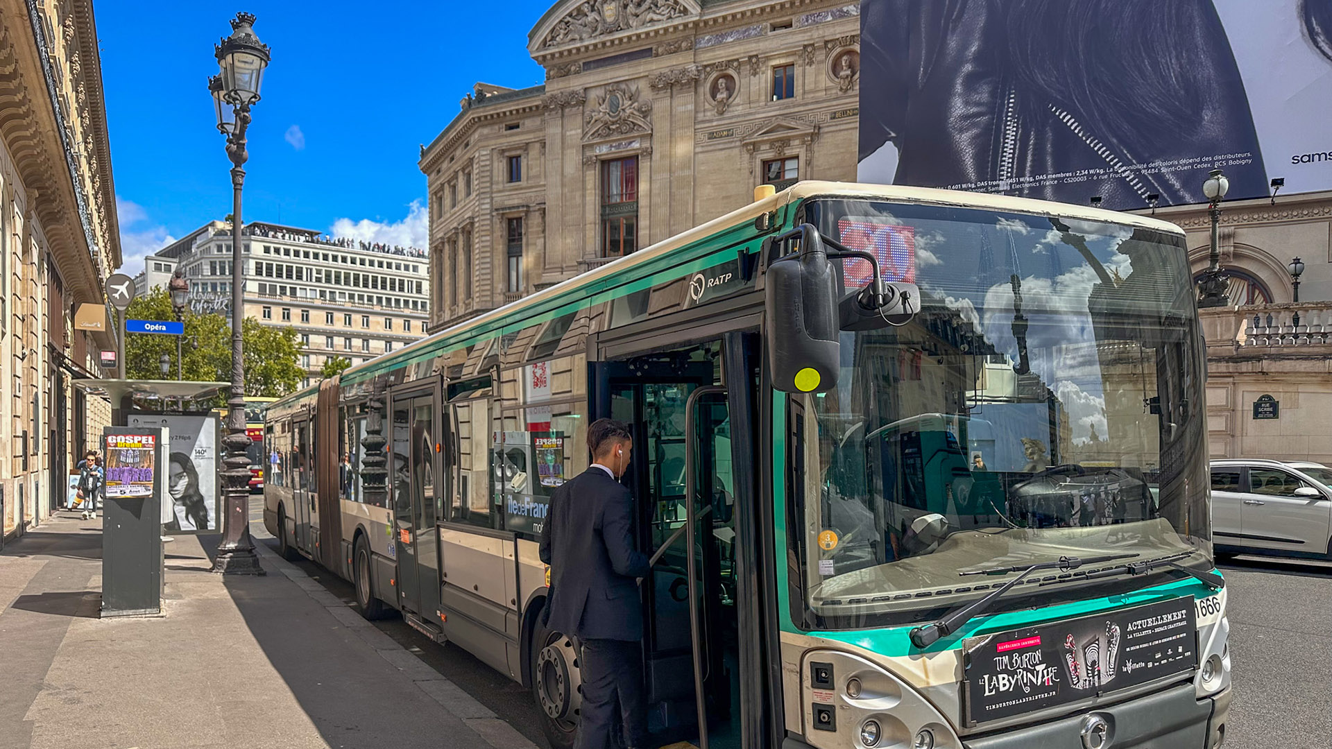 Como ir de ônibus do Charles de Gaulle a Paris