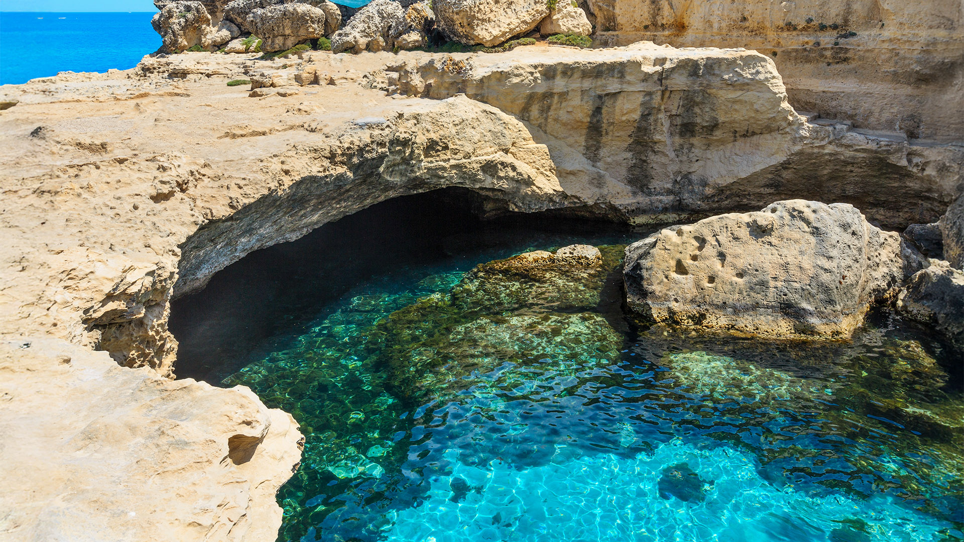 Grotta della Poesia Puglia