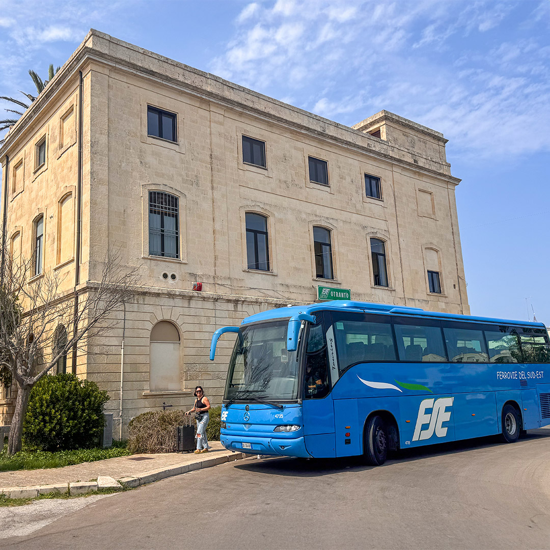 Como chegar a Otranto de trem e ônibus