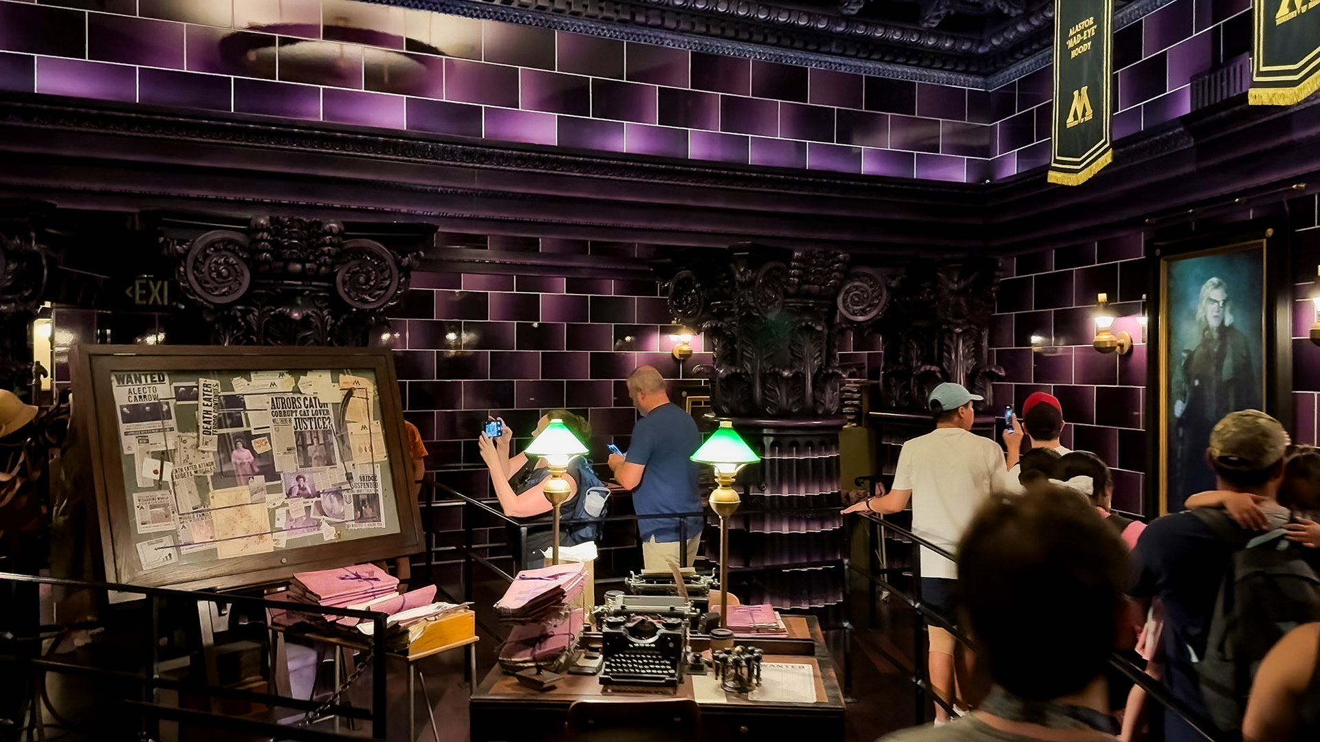 escritório na fila de Harry Potter e a Batalha no Ministério Epic Universe Orlando