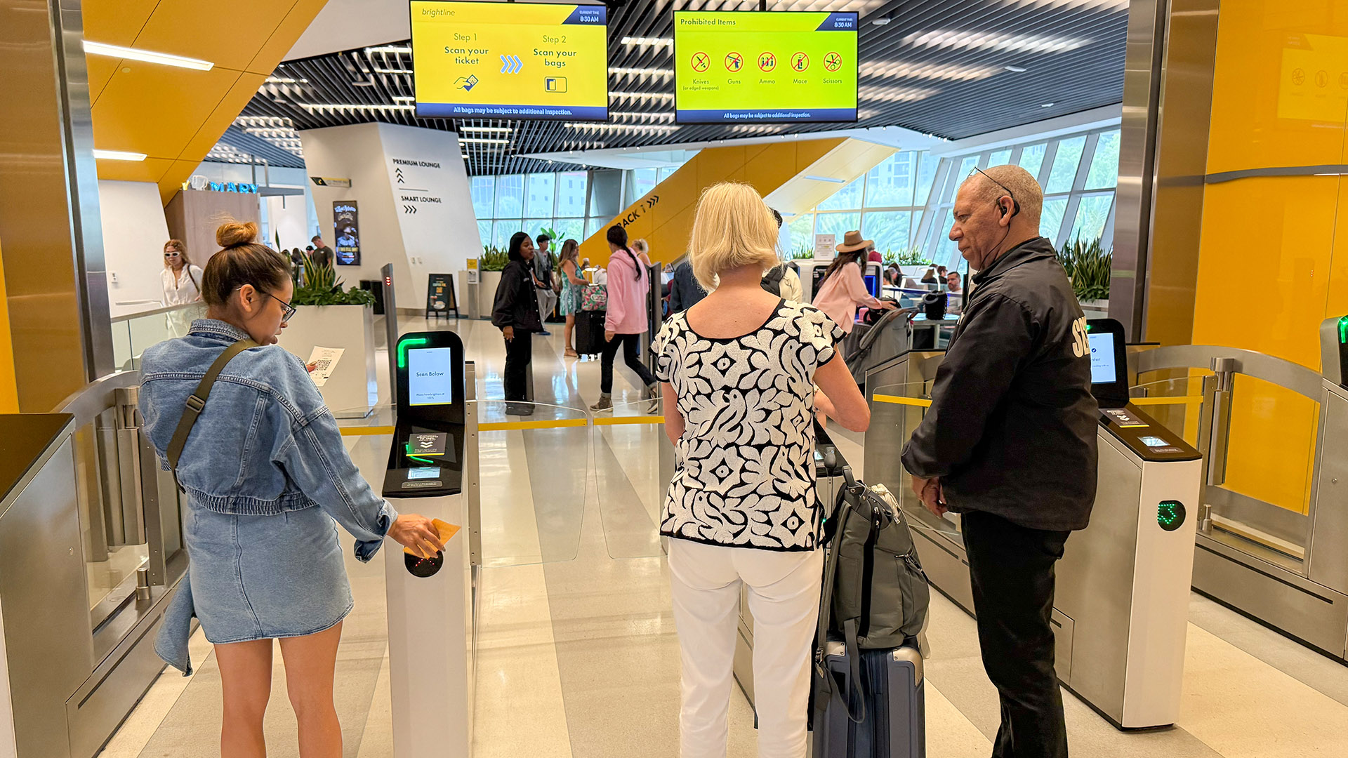 Como é viajar no trem bala entre Miami e Orlando 26