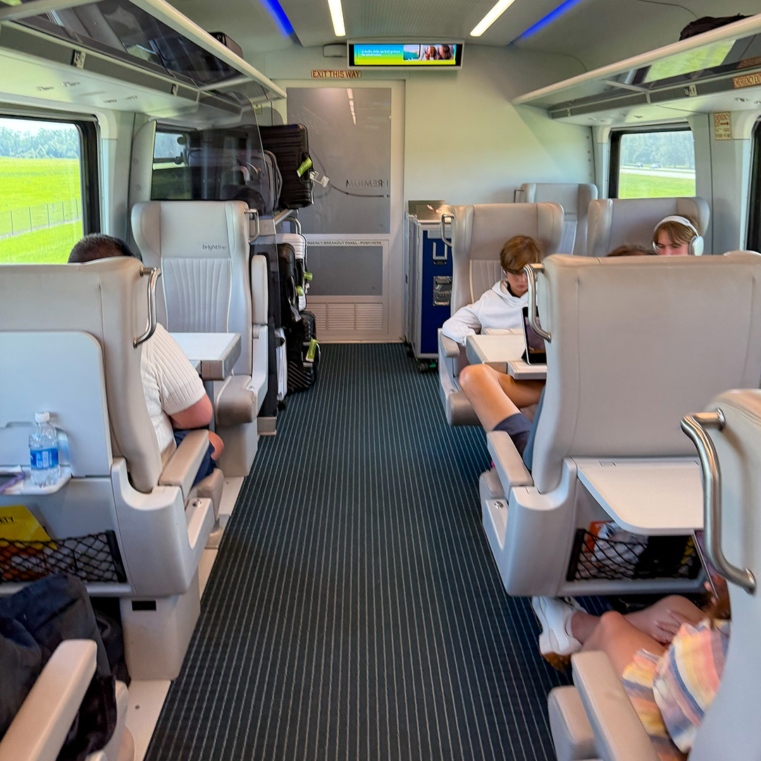 Como é viajar no trem bala entre Miami e Orlando 9