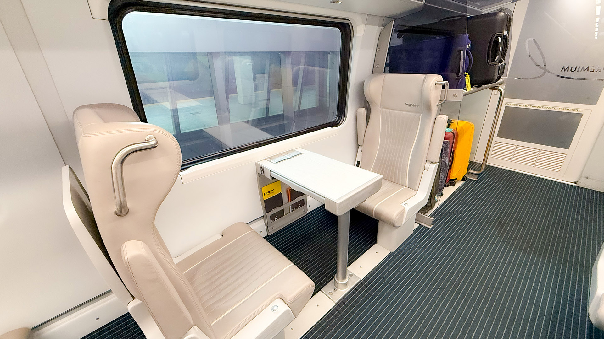 Como é viajar no trem bala entre Miami e Orlando 11