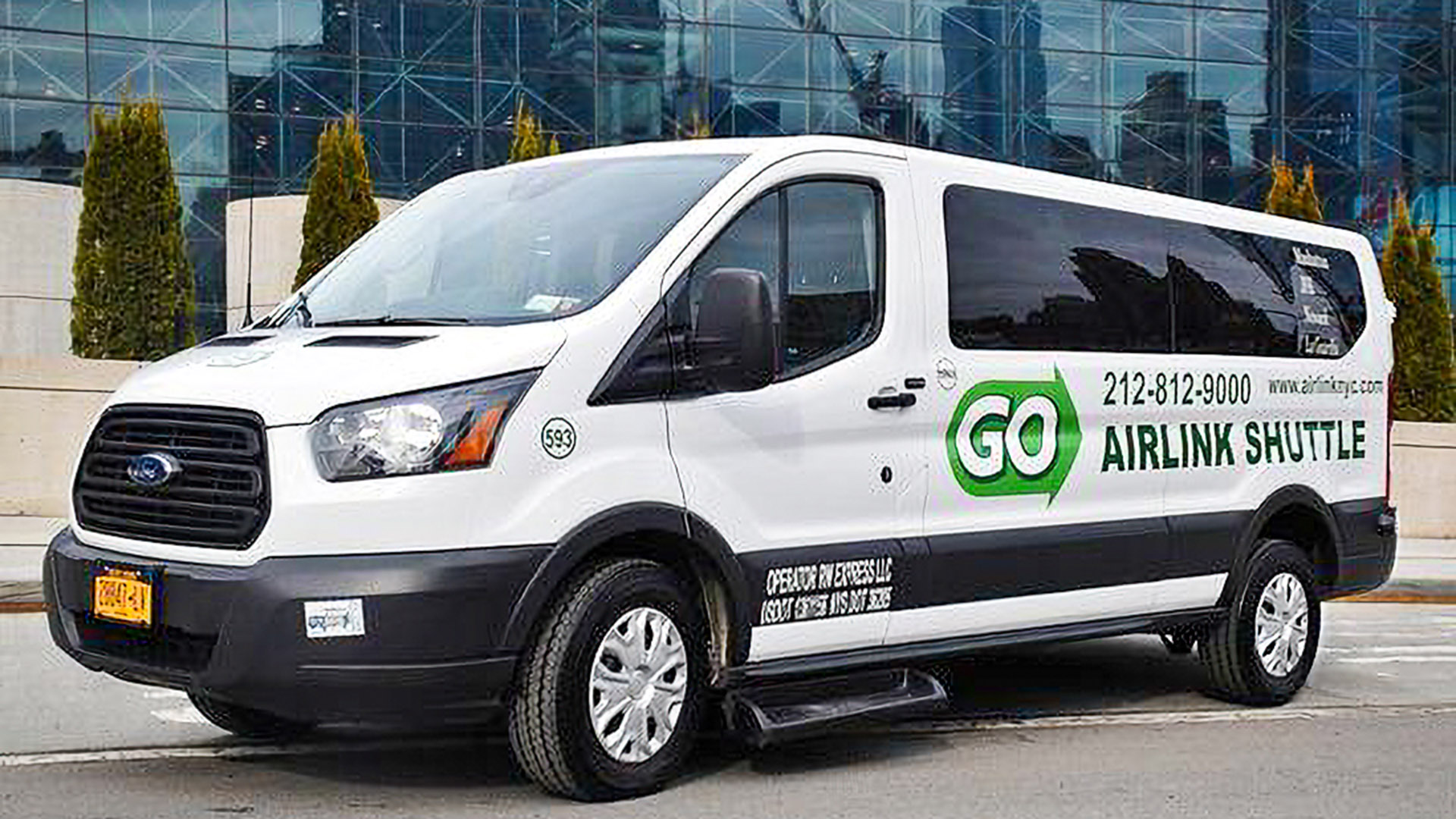 Nova York: transporte de/para o aeroporto LaGuardia 13 Aeroporto LaGuardia - Grand Central Express: shuttle direto para Midtown